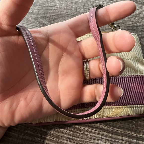 COACH SIGNITURE WRISTLET BFPM-01-327 - Picture 4 of 9